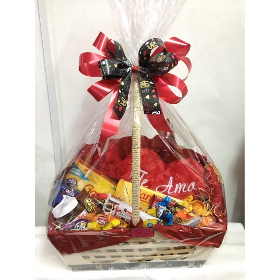 Cesta com Chocolates com Coração