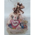 Cesta com urso gigante , arranjo com 12 rosas vermelhas, Ferrero Rocher