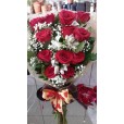 Ramalhete com 12 rosas e astromelias 
